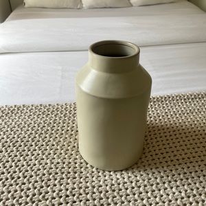 Neutral Target Vase 🤍